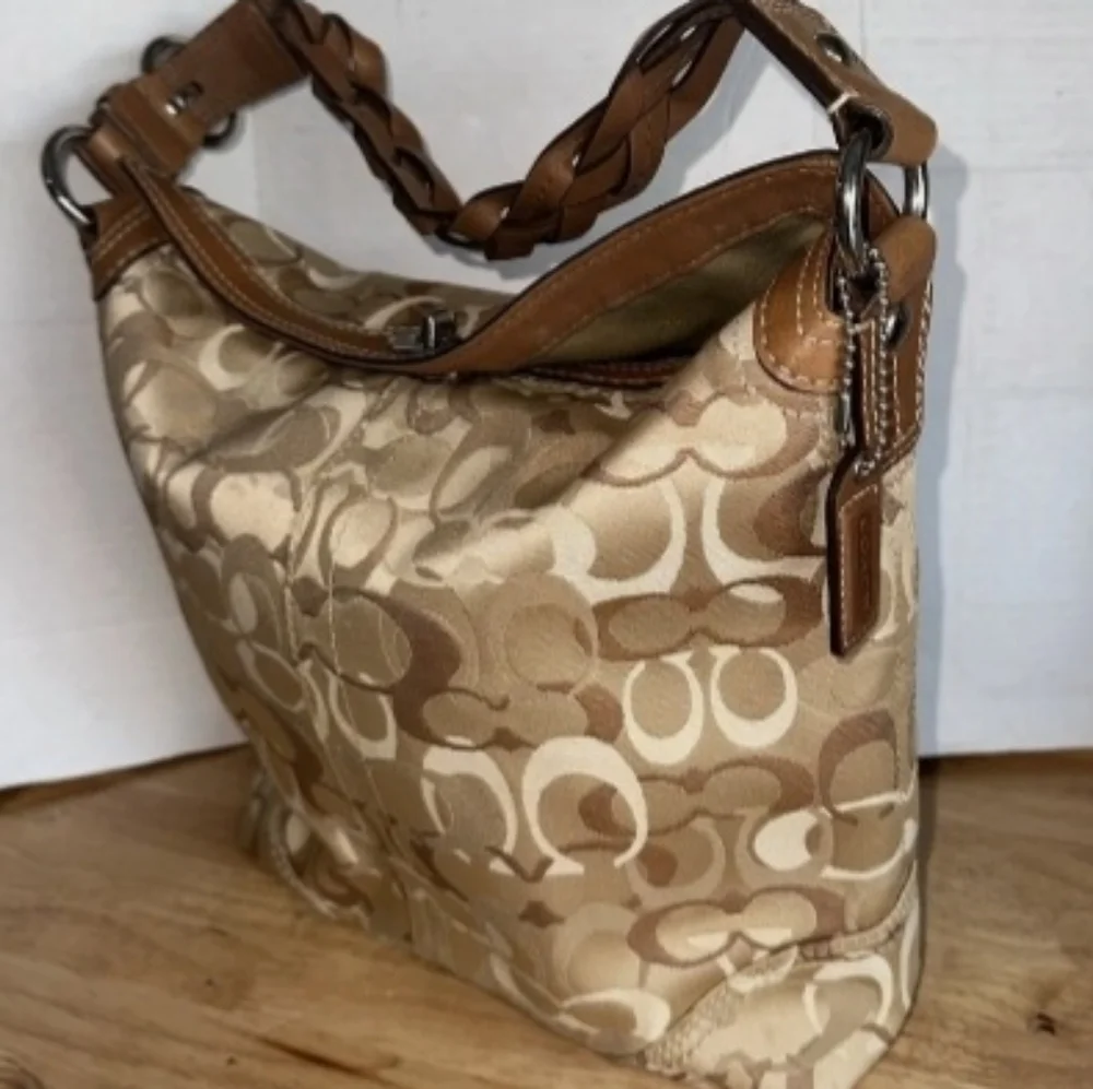 🍍Coach Chelsea Optic SignatureHobo Handbag Tan Brown EUC - Picture 3 of 17